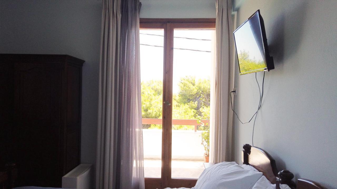 Fistiki Rooms Agia Marina  외부 사진