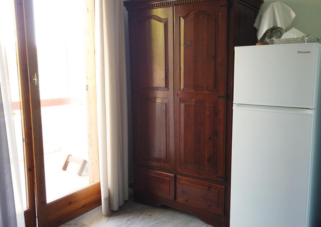 Fistiki Rooms Agia Marina  외부 사진